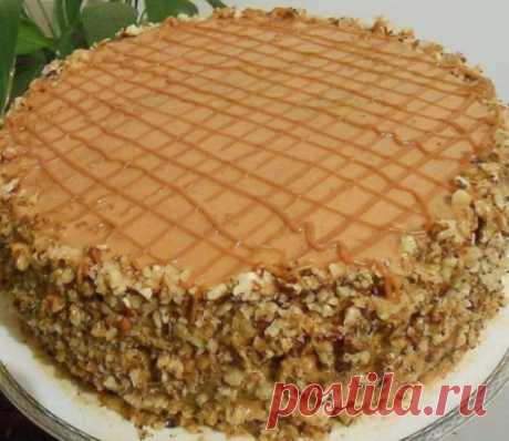 Самый любимый тортик
Бисквит:
6 яиц
3 стакана сахара
3 стакана муки
1 стакан молока
1 стакан растительного масла
2ч ложки разрыхлителя.
Яйца взбить пару минут, добавить сахар и взбить до пышности. Уменьшить скорость, добавить молоко, раст.масло. Затем все сухие ингредиенты. Тесто разделить на две части, во вторую добавить какао. У меня форма 24см, печь до готовности при 180°, минут 25-30.
Бисквиты пекла ночью, как остыли разделила на две части, закрыла пищевой пленкой и убрала в холодильник.
Э