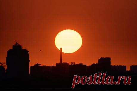 Синоптик назвал возможные сроки начала новой климатической эпохи. Ведущий специалист центра погоды «Фобос» Евгений Тишковец назвал возможные сроки начала новой климатической эпохи. В ближайшие годы люди будут приспосабливаться к изменениям климата. Одна из четырех устоявшихся моделей показывает, что после 2035 года человечество начнет возвращаться к балансу климатической системы.