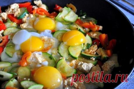 Меню правильного питания:

7.00 -7.30 завтрак на выбор
- запаренная овсяная каша с тертым яблком, корицей и медом
- легкий омлет с зеленью
- 2 сырника с йогуртовым соусом
- творог со сметаной
- гречневая каша с 1 помидором.

9.00- 9.30 Второй завтрак на выбор
- любой 1 фрукт
- йогурт без добавок
- 2 яйца
- свежевыжатый овощной сок

11.00-12.00 Перекус на выбор
- запеченное яблоко с творогом
- стакан кефира
- фруктовый салат
- ягоды.

13.30-14.30 Обед на выбор
- овощной суп...