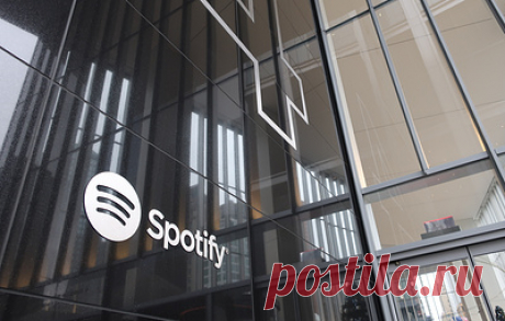 Spotify закрывает офис в России. Сервис также ограничил возможность поиска материалов российских государственных СМИ