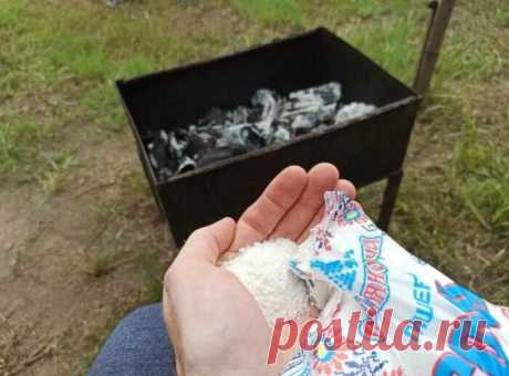 Зачем сыпать соль на угли при приготовлении шашлыков