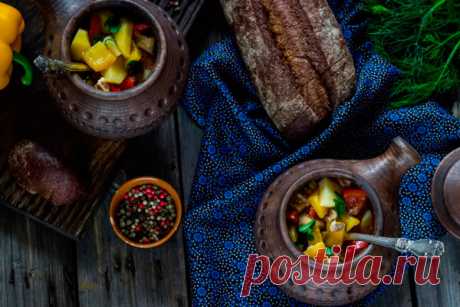 Запеченая печень с овощами в горшочке Читать далее...