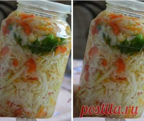 Салат капустный (в горячем маринаде) 

На трёх литровую банку: 
Капуста- 1 небольшой кочан 
Морковь - 1шт. 
Чеснок -3 зубчика 
Лук репчатый 1-2 шт. 
Перец болг. красный 
Зелень- по вкусу. 
Для рассола: 
Вода- 1,5 литра 
Соль- 2 ст. ложки. 
Масло растительное - 1/2 стакана. 
Сахар- 4 ст. ложки 
Уксус 70%-1 ст.ложка. 

Капусту ,морковь,чеснок, лук , перец и зелень режем , кладём в миску, перемешиваем аккуратно и укладываем в банку. Воду кипятим, добавляя соль, масло, сахар и...