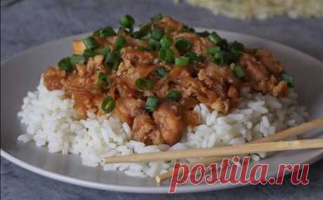 Японский оякодон с курицей и рисом