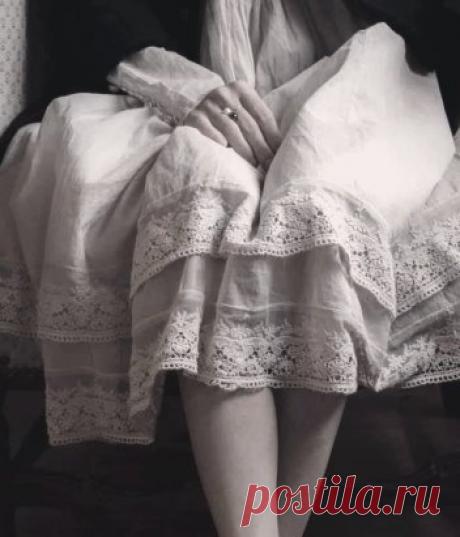 Боже мой, какие же моря веселья нам необходимы и какими глубокими глотками его нужно пить, чтоб только уравновесить все те печали, коих у жизни в запасе.
....................
Грэм Свифт