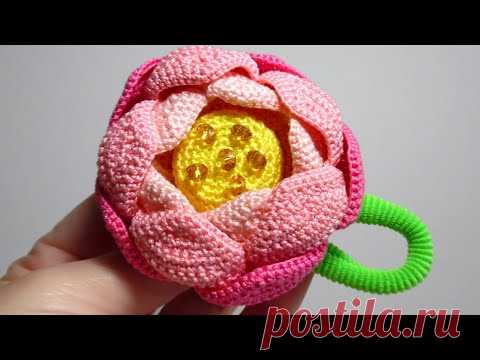 Сделала заколку из вязаного крючком цветка и резинки для волос