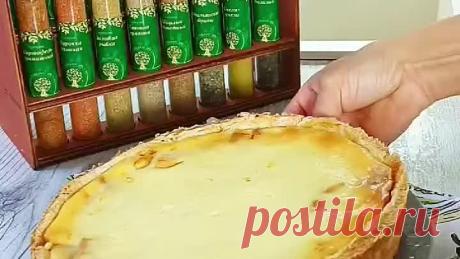 Сметанный пирог с яблоками.