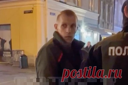 Во Львове мужчину силой задержали за прослушивание песен группы «Ласковый май». Во Львове мужчина в своей квартире громко прослушивал песни российской группы «Ласковый май». Жителям города не понравилась прослушиваемая музыка, и они вызвали сотрудников полиции. После словесной перепалки полицейские взяли его под руки, силой поместили в машину и увезли для дальнейшего разбирательства.