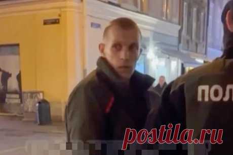 Во Львове мужчину силой задержали за прослушивание песен группы «Ласковый май». Во Львове мужчина в своей квартире громко прослушивал песни российской группы «Ласковый май». Жителям города не понравилась прослушиваемая музыка, и они вызвали сотрудников полиции. После словесной перепалки полицейские взяли его под руки, силой поместили в машину и увезли для дальнейшего разбирательства.
