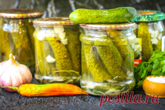 Огурцы, маринованные с горчицей на зиму
#заготовки

 Ингредиенты:

1 кг мелких огурцов
1 головка чеснока
16-20 горошин черного перца
4 ч. л. сухой горчицы (порошок)
4 ст. л. уксуса 9 %
700 мл воды
2 ст. л. соли без верха
4 гвоздики
8 горошин душистого перца
листья дуба или хрена, вишни или смородины

Приготовление

1. Заранее вскипятим воду в чайнике. В кастрюле сразу соединим сыпучие ингредиенты: сухую горчицу, соль, горошины черного и душистого перцев, гвоздику.
2. Залье...