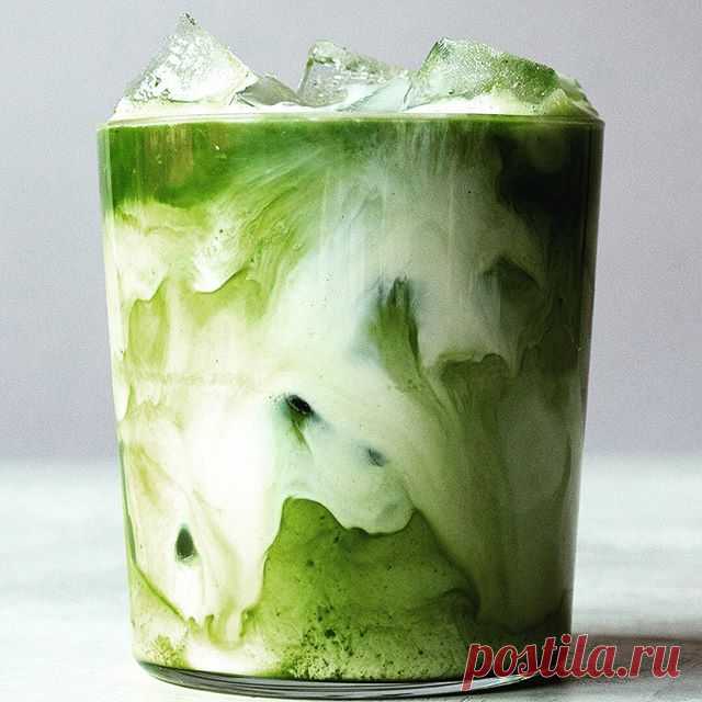 Iced matcha latte this afternoon before it got pitch black at 5PM.