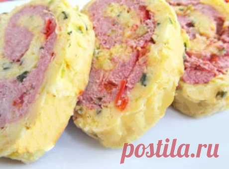 Кабачковый рулет с начинкой из мясного фарша с помидорами:Рецепт №1