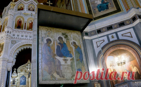 Икону «Троица» привезли в Храм Христа Спасителя в преддверии Рождества. В Храм Христа Спасителя в Москве привезли икону Андрея Рублева «Троица», которая с июля находилась в реставрационной мастерской им.