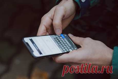 Генерал ФСБ раскрыл особенности работы украинских вербовщиков с россиянами. Не всегда человек может сразу понять, что общается в интернете с украинскими вербовщиками, рассказал генерал-майор ФСБ в отставке Александр Михайлов. В беседе с «Лентой.ру» специалист раскрыл особенности работы вербовщиков. По словам Михайлова, украинские спецслужбы не сразу предлагают россиянам совершить что-либо.