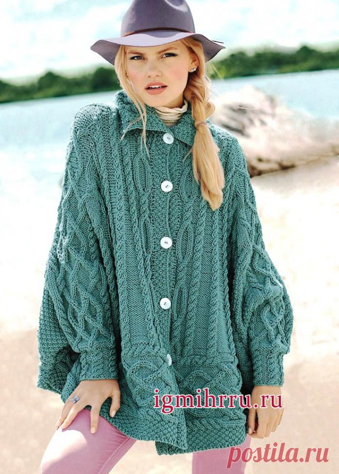 Микс выразительных узоров. Голубовато-зеленая накидка из мериносовой шерсти. Вязание спицами