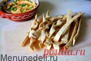 Хумус с вялеными томатами и хрустящими палочками / Меню недели