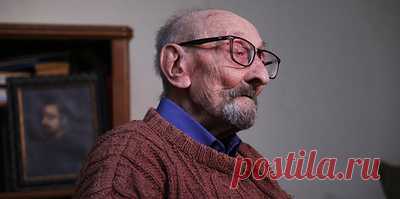 Узник гетто Григорий Шмулевич: я сбежал до начала расстрела. 27 января — Международный день памяти жертв Холокоста. В этот день 77 лет назад советские войска освободили концентрационный лагерь Освенцим. Мы поговорили с Григорием Борисовичем Шмулевичем, бывшим узником гетто Жабокрич. Село с одноименным названием находится на Украине, там Шмулевич встретил начало войны