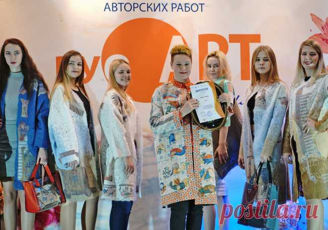 6 апреля 2019 г. в Москве, в рамках выставки «РусАртСтиль» прошел показ коллекции одежды «Экслибрис» от YAGA. Атмосфера выставки была замечательной.