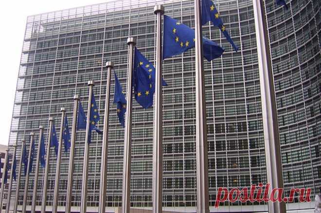 Депутат Уоллес: ЕС закрывает глаза на повальную коррупцию на Украине. Парламентарий напомнил, что Европейский суд аудиторов признал Украину крайне коррумпированной страной.