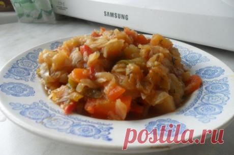 Овощное рагу (без мяса) в мультиварке
Самый обширный кулинарный жанр — рагу, по сути — это каша из топора.
Самые разные продукты встречаются в рамках одной кастрюли, образуя нечто среднее между супом и жарким. Важно только, чтобы ито…