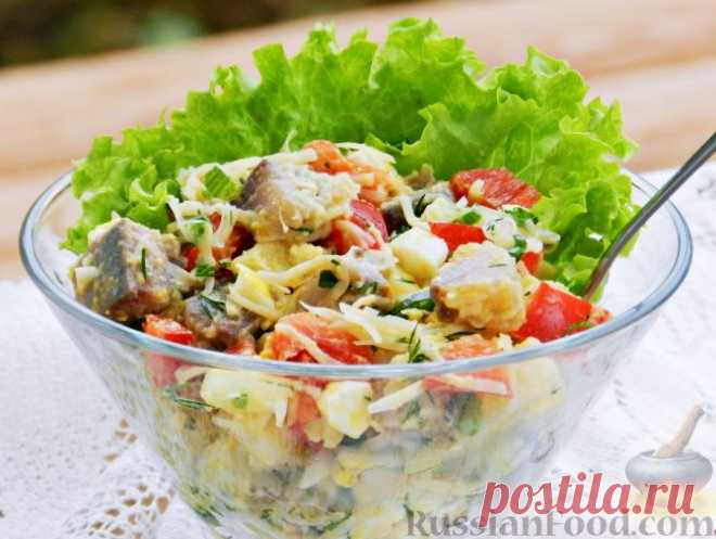 Рецепт: Селёдочный салат с сырной заправкой на RussianFood.com
