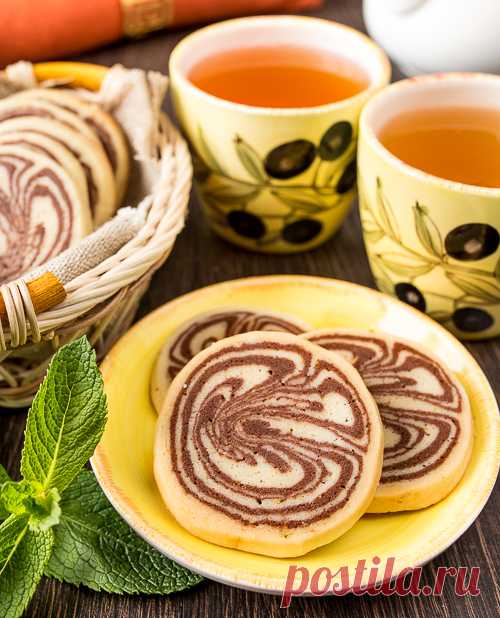 Проверенные рецепты печенья - подборка на Вкусном Блоге А не пройтись ли нам по печенью, друзья мои? Это такая благодатная почва – печется чаще всего быстро, каких-то особых выкрутасов не требует (за рееедким исключением), съедается всегда на ура. Еще и хранится хорошо – то есть можно напечь на пару недель вперед и потихоньку таскать его из контейнера 😉…