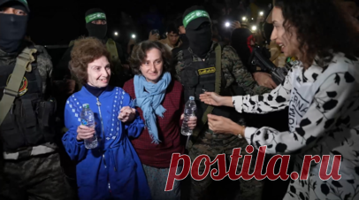 «Нам нужно бороться, чтобы семья воссоединилась»: сестра россиян, освобождённых из плена ХАМАС. ХАМАС освободило из плена двух россиянок — 73-летнюю Ирину Татти и её дочь, 50-летнюю Елену Труфанову. Женщины были похищены из своего дома в кибуце Нир-Оз во время нападения 7 октября. Сестра Елены, Мария, в интервью RT рассказала, что в плену остаётся 28-летний внук Ирины Татти Александр и его 29-летняя невеста, израильтянка Сапир Коэн. Мужа Елены Труфановой Виталия убили. Читать далее