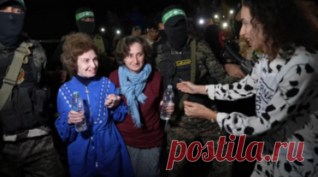 «Нам нужно бороться, чтобы семья воссоединилась»: сестра россиян, освобождённых из плена ХАМАС. ХАМАС освободило из плена двух россиянок — 73-летнюю Ирину Татти и её дочь, 50-летнюю Елену Труфанову. Женщины были похищены из своего дома в кибуце Нир-Оз во время нападения 7 октября. Сестра Елены, Мария, в интервью RT рассказала, что в плену остаётся 28-летний внук Ирины Татти Александр и его 29-летняя невеста, израильтянка Сапир Коэн. Мужа Елены Труфановой Виталия убили. Читать далее