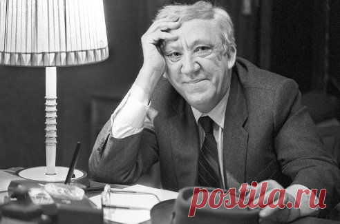 Никогда не мстите подлым людям. Просто станьте счастливыми и они этого не переживут.

Юрий Никулин