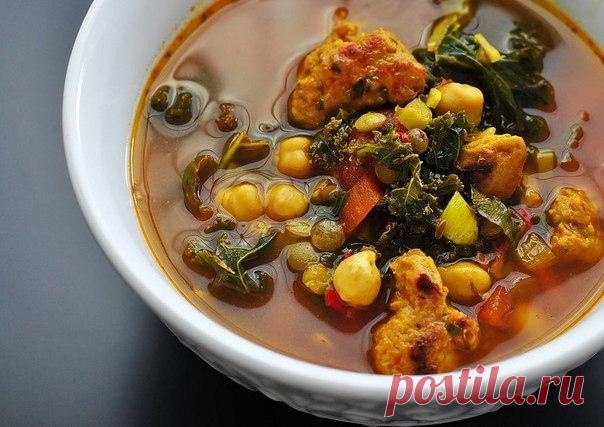 Густой суп с нутом и сардельками