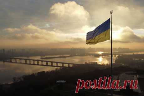 На Украине заявили об угрозе раздела страны Польшей, Венгрией и Румынией. Депутат Верховной Рады Украины от партии «Слуга народа» Максим Бужанский заявил об угрозе раздела страны Польшей, Венгрией и Румынией. «Польский, румынский и венгерский реваншизмы никуда не делись. Им на руку играет как слабость украинского государства», — сказал Бужанский.