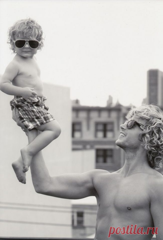 Сыновья на этих фотографиях — вылитые отцы. И наоборот