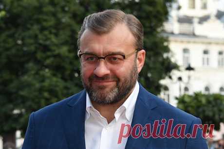 Актер Михаил Пореченков подрался в аэропорту. Российский актер театра и кино Михаил Пореченков стал участником драки в аэропорту Салехарда. Отмечается, что это произошло в ходе гастрольного тура на Ямале, в котором сейчас находится 52-летний артист вместе с дирижером Юрием Башметом и камерным ансамблем «Солисты Москвы».