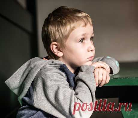 Надя родила, когда ей было 16 лет, и интерес к ребенку потеряла быстро. Игоря растили бабушка и дедушка, её родители...