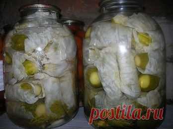 Огурцы в капустных листьях - Кулинарные рецепты / Домашний ресторан