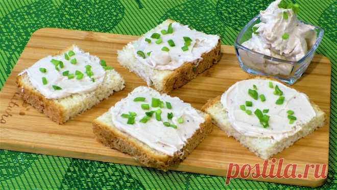СЕЛЕДОЧНОЕ МАСЛО ПО РЕЦЕПТУ СССР. Очень вкусное и нежное!

Такое масло раньше можно было найти на прилавках магазинов и в кулинариях. Теперь такого не встретишь в магазинах. Название вроде тоже, а состав совсем другой. Поэтому я частенько готовлю селедочное масло сама. С этим маслом получаются очень вкусные бутерброды, которые можно быстро сделать к утреннему кофе или к чаю.Попробуйте и Вы приготовить такое вкусное и нежное селедочное масло своими руками, ведь готовить его совсем не сложно!