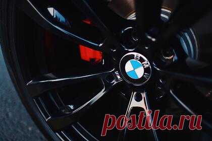 Раскрыты модели и стоимость BMW для завоевавших медали российских олимпийцев. Исполнительный директор Фонда поддержки олимпийцев Александр Катушев назвал, какие модели BMW получат завоевавшие медали на Олимпийских играх в Токио российские спортсмены. Катушев рассказал, что золотые медалисты получат автомобили BMW X5, серебряные и бронзовые — BMW X3 различных комплектаций.