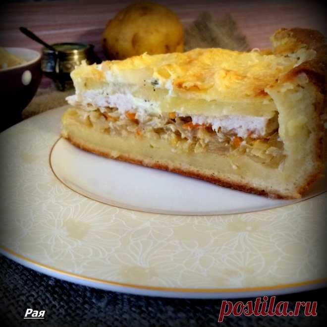 Киш из картофельного теста с индейкой и  кислой(кваш-ой) капустой