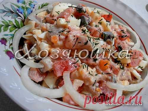 Закуска из селёдки с помидорами.