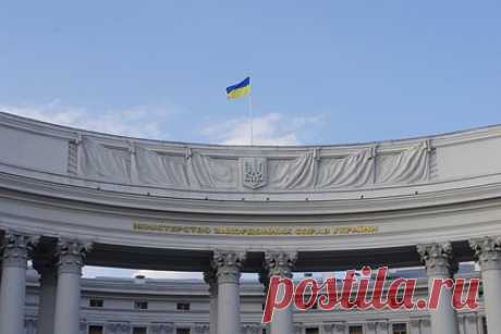 В МИД Украины прокомментировали назначение сексолога послом в Болгарии. В МИД Украины прокомментировали назначение на должность посла в Болгарии психолога-сексолога Олеси Илащук. В ведомстве заявили, что она имеет диплом регионоведа и обладает квалификацией специалиста по международным отношениям и переводчицы, а ее кандидатуру на пост одобрило болгарское правительство.