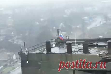 Стали известны подробности об установленном над элеватором в Курахово российском флаге
