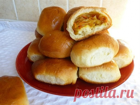 Топ-8 Вкусная и румяная выпечка 


1) Пирожки с капустой 

Ингредиенты: 
● 500 г дрожжевого слоеного теста 
● 400 г капусты 
● 2 ст.л. томатной пасты 
● 2 яйца 
● соль 
● перец 
● растительное масло для жарки 

Приготовление: 
Если вы хотите чтобы начинка из капусты получилась очень мягкая, практически не ощутимая, то можно предварительно залить нашинкованную капусту кипятком, и оставить на 5-10 минут. Затем воду слить и обжарить. Если любите слегка хрустящую капусту в нач...