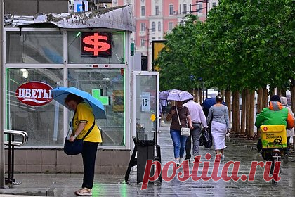 Россияне стали меньше интересоваться курсом рубля