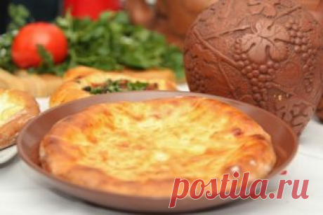 Хачапури с сулугуни и творогом Вариаций хачапури очень много, да и у каждой хозяйки свой рецепт, но, главный секрет вкусных хачапури – это тонкое тесто и много начинки.
