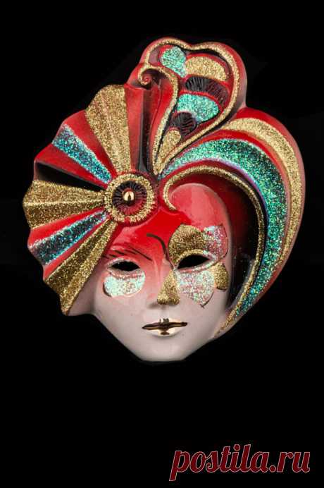 Venetian Mask Hiberys Hiberys  Hiberys: Venetian ceramic mask, handcrafted in Venice by expert craftsmen. The mask was brought first at a temperature of 1050C for the decorations, then to 980C for glazing and to 770C for the gold decorations . After a 50 hour exposure to heating, a superb and original