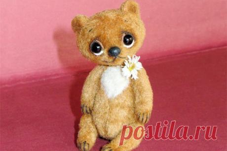 Мишка-брошка 
 https://teddys-kreativ.de/aktuell/broschen-barchen/
 https://teddys-kreativ.de/files/kreativ_0112/schnittmuster.pdf