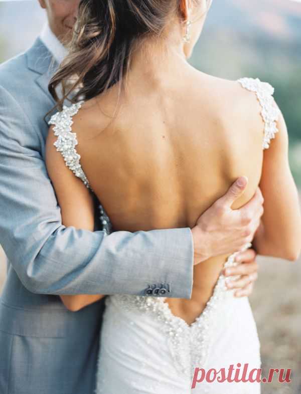 Жена соседа завела любовника
У моего соседа  трое детей. И вот  он стал подозревать, что жена его завела любовника. Орет на него, стала наводить красоту и отказывает ему в постели. я ему и сказал: — Не сомневайся. Есть у нее любовник. Но видимо или женат или не высказывает мыслей о совместном с ней проживании.Ну и видимо жена соображает,что с […]
Читай дальше на сайте. Жми подробнее ➡