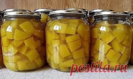 ЯБЛОЧНАЯ ЗАГОТОВКА  ДЛЯ  ПИРОГА
Это так называемая пятиминутка. Если много яблок на даче, то вполне можно их заготовить этим способом, а зимой использовать для приготовления пирогов или шарлоток. Я закатываю литровые банки. Одной банки как раз хватает на один пирог.  
Яблоки остаются кусочками, на вкус, практически, свежие. Для пирога как раз достаточно одной литровой банки. Сахар можно добавить по вкусу перед выпечкой. (Мне и так нормально!)
Хранятся сколько угодно при ко...