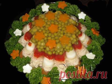 Заливное из курицы с овощами