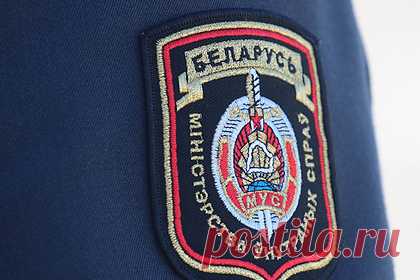 Бабушка отдала мошенницам все деньги за «снятие порчи» с внука. В Белоруссии пенсионерка отдала все свои деньги мошенницам, которые пообещали «снять порчу» с ее внука. Они якобы увезли сбережения в монастырь и оставили потерпевшей бутылку воды, из которой мальчик должен был пить каждый день. В монастыре пенсионерке посоветовали обратиться в милицию.